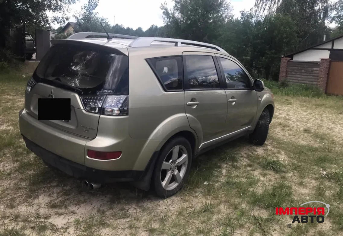 Mitsubishi Outlander - фото 4