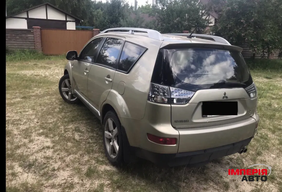 Mitsubishi Outlander - фото 3