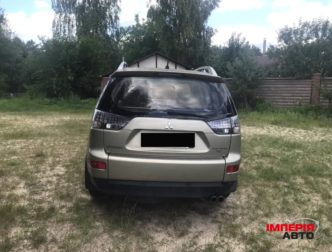 Mitsubishi Outlander - фото 12