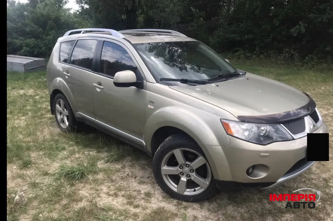 Mitsubishi Outlander - фото 1