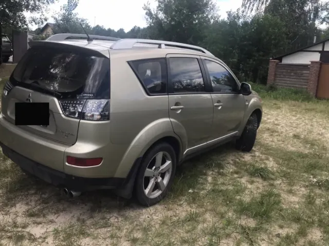 Mitsubishi Outlander - фото 4