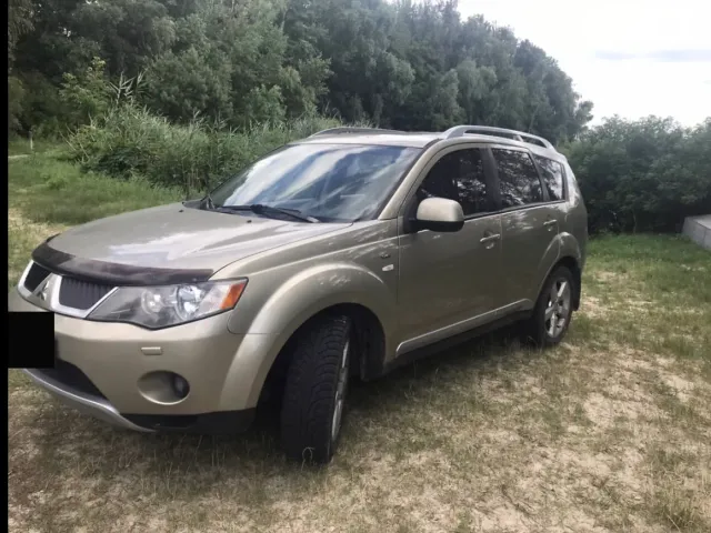 Mitsubishi Outlander - фото 2