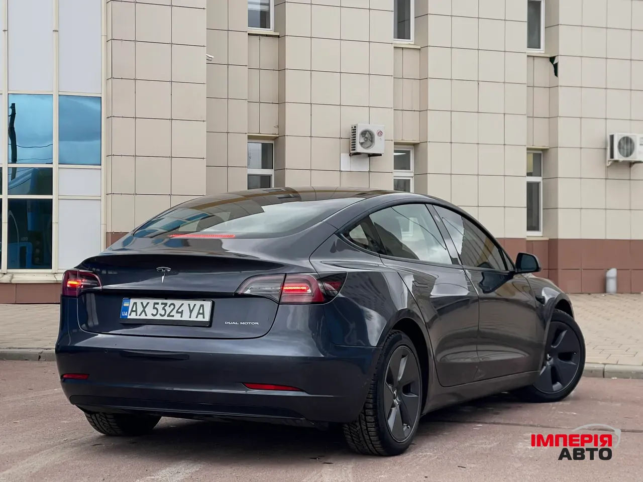 Tesla Model 3 - фото 8