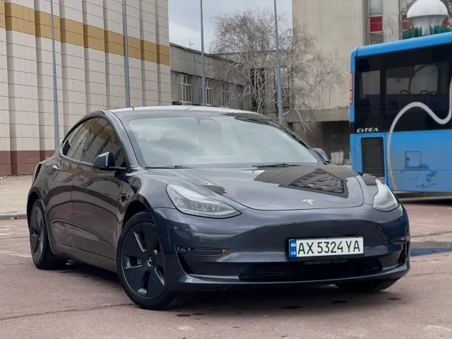 Tesla Model 3 - фото 1
