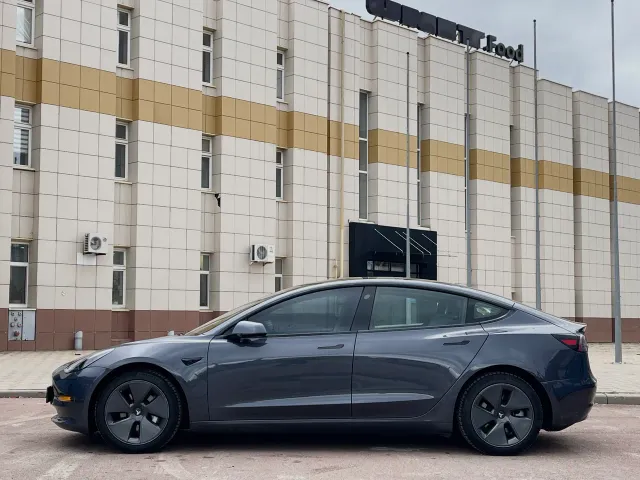 Tesla Model 3 - фото 5