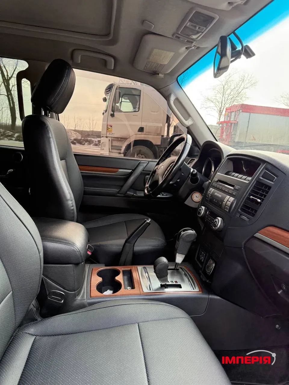 Mitsubishi Pajero - фото 2