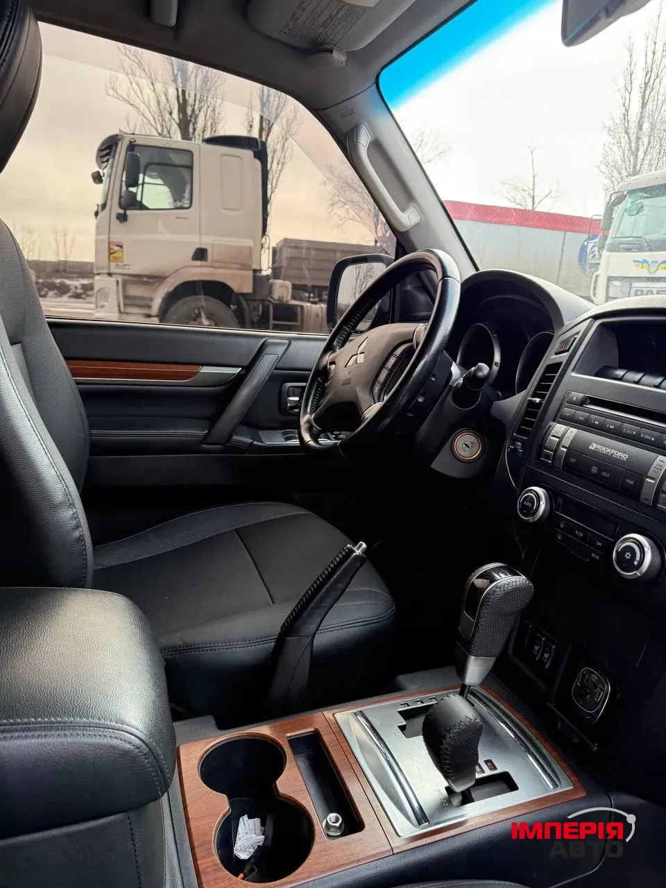 Mitsubishi Pajero - фото 3