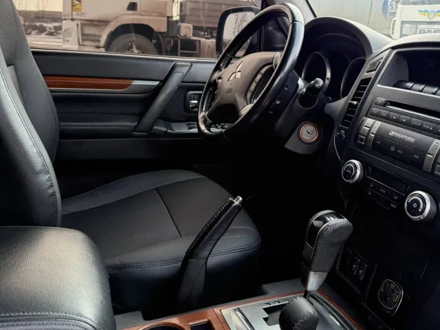 Mitsubishi Pajero - фото 3