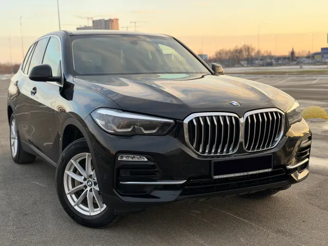BMW X5 - фото 1