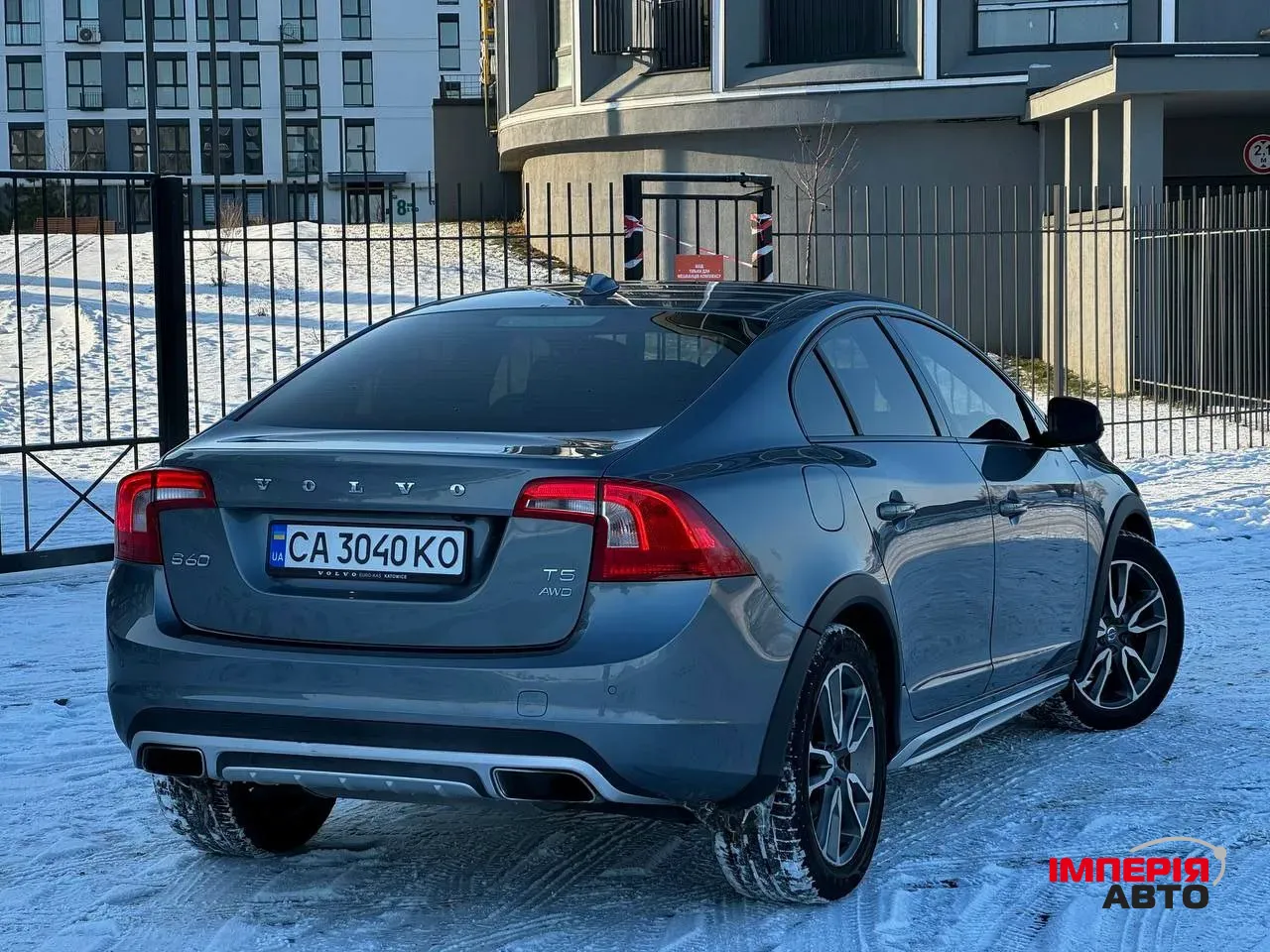 Volvo S60 Cross Country - фото 12