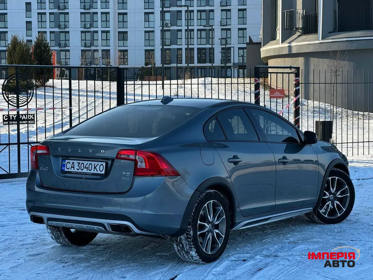 Volvo S60 Cross Country - фото 11