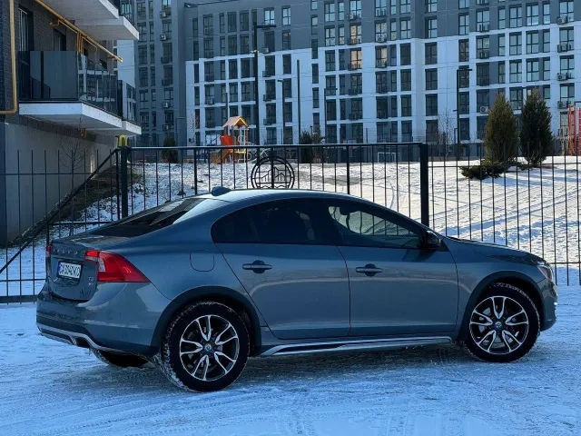 Volvo S60 Cross Country - фото 2