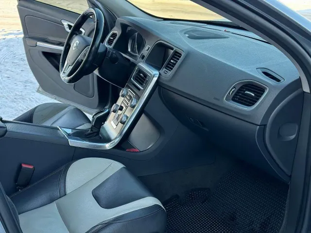 Volvo S60 Cross Country - фото 4
