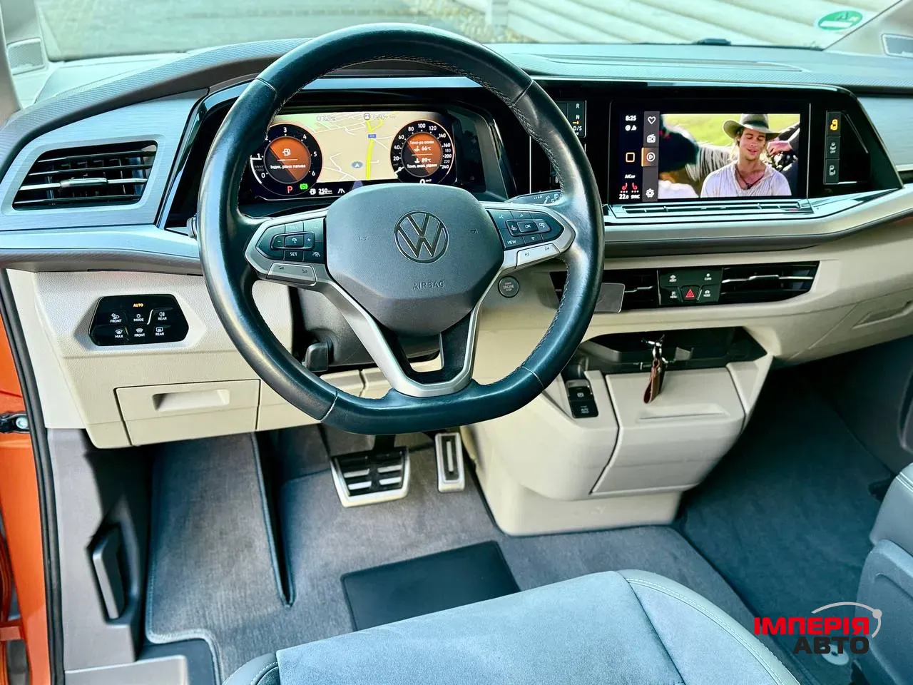 Volkswagen Multivan - фото 24