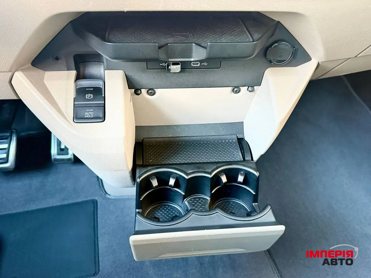 Volkswagen Multivan - фото 60