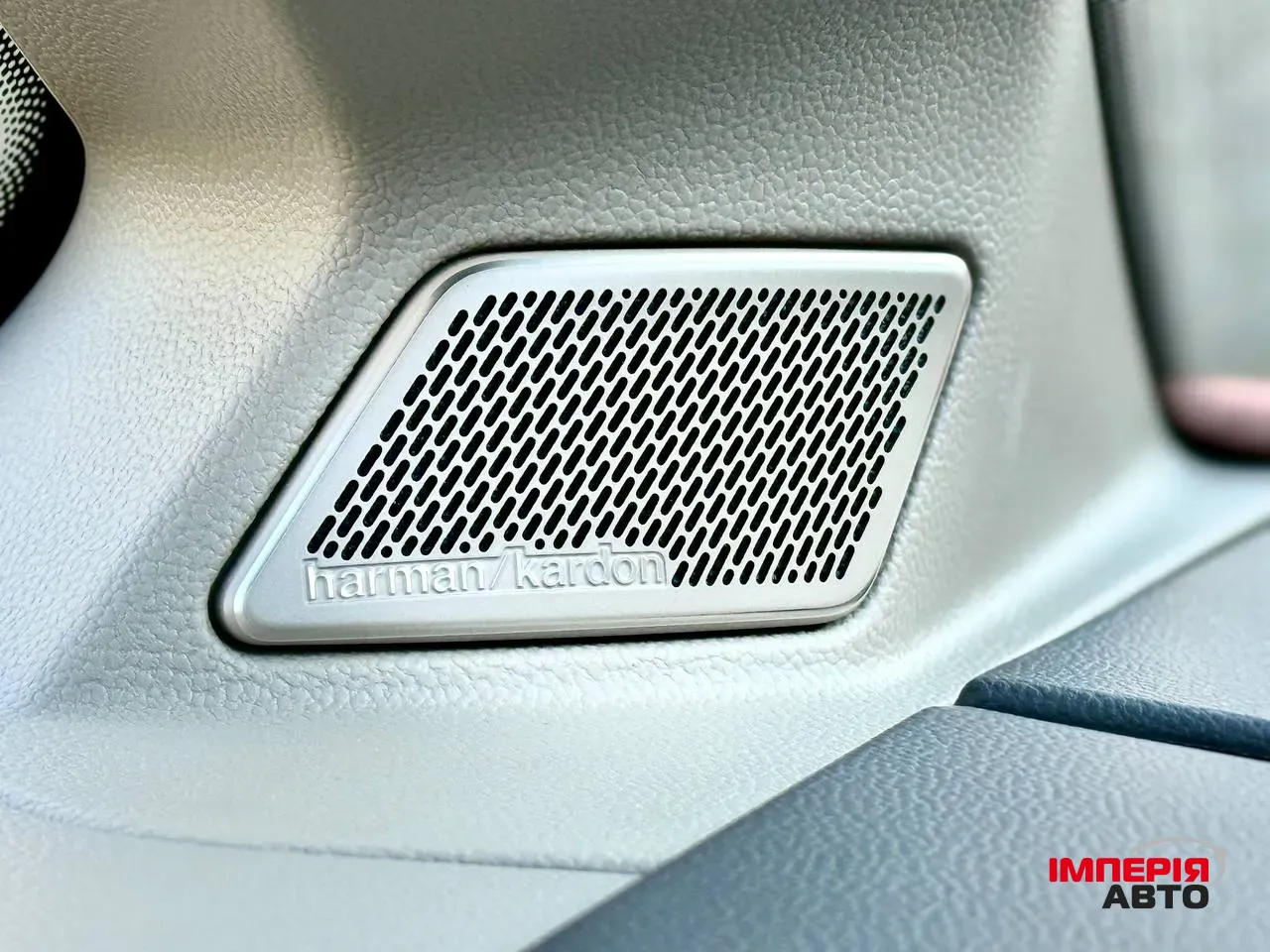 Volkswagen Multivan - фото 39