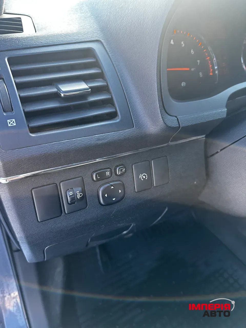 Toyota Avensis - фото 8