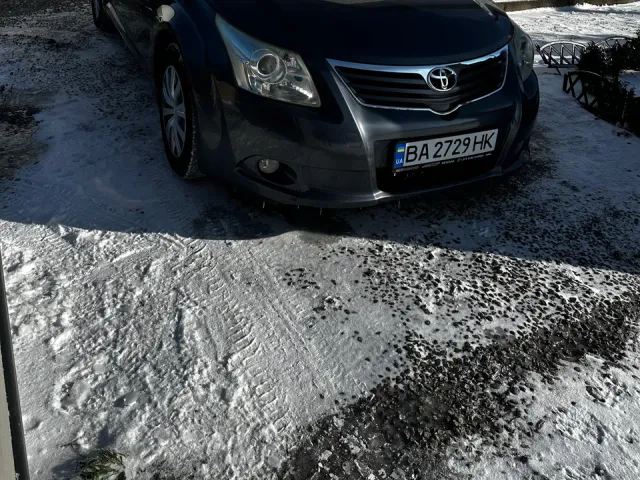 Toyota Avensis - фото 1