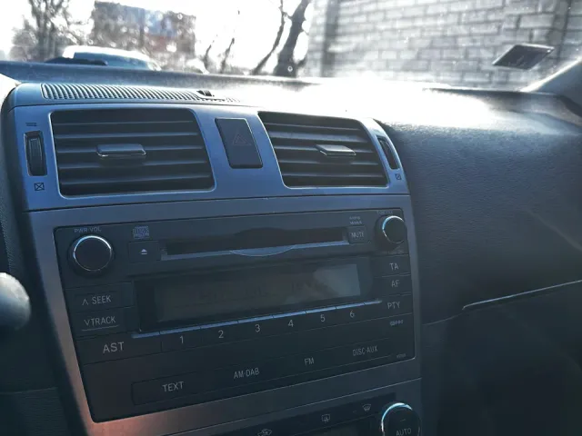 Toyota Avensis - фото 5