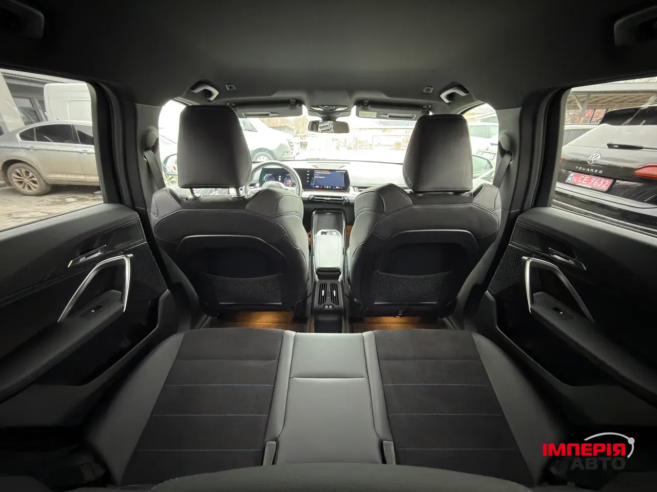 BMW iX1 - фото 10