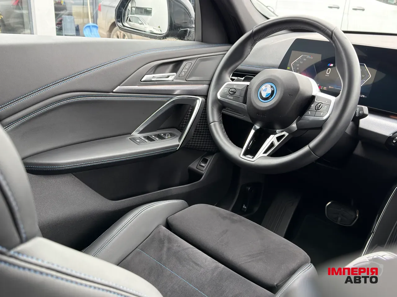 BMW iX1 - фото 13