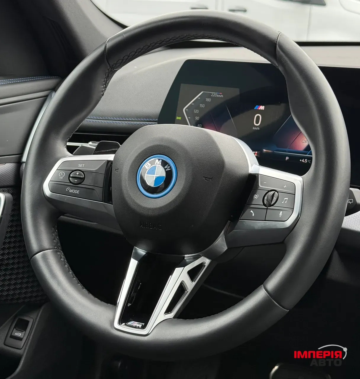 BMW iX1 - фото 17