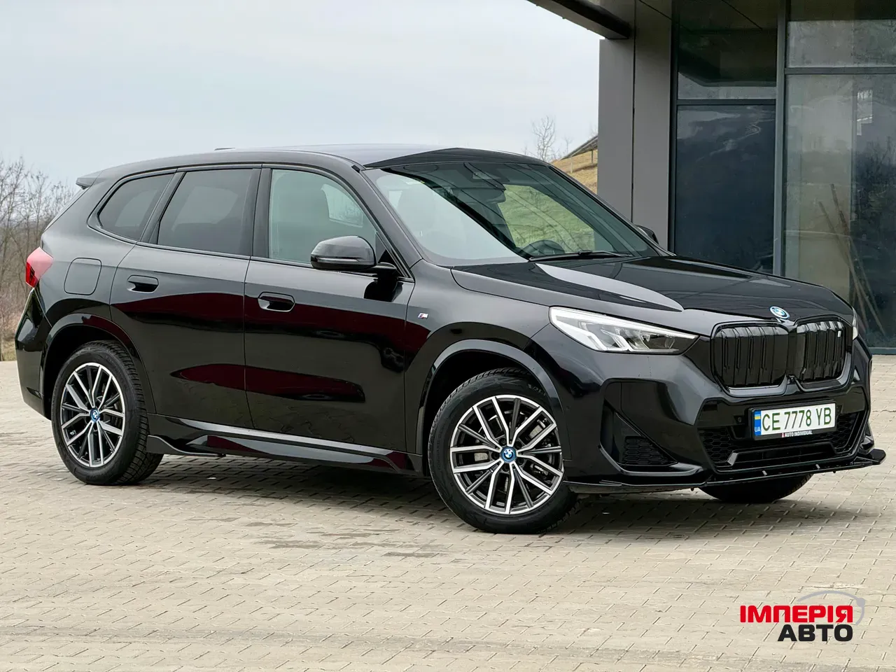 BMW iX1 - фото 3
