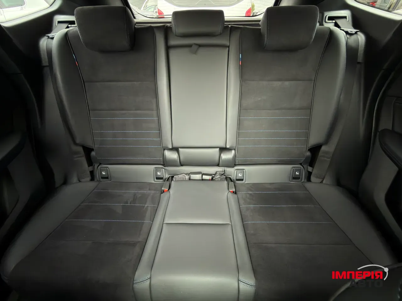 BMW iX1 - фото 11