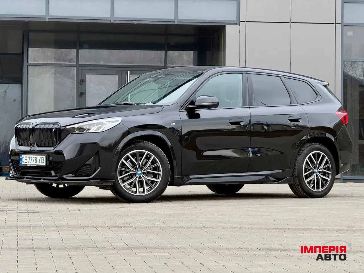 BMW iX1 - фото 1