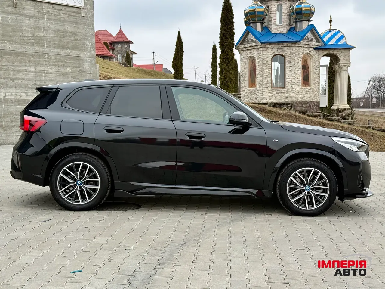 BMW iX1 - фото 6