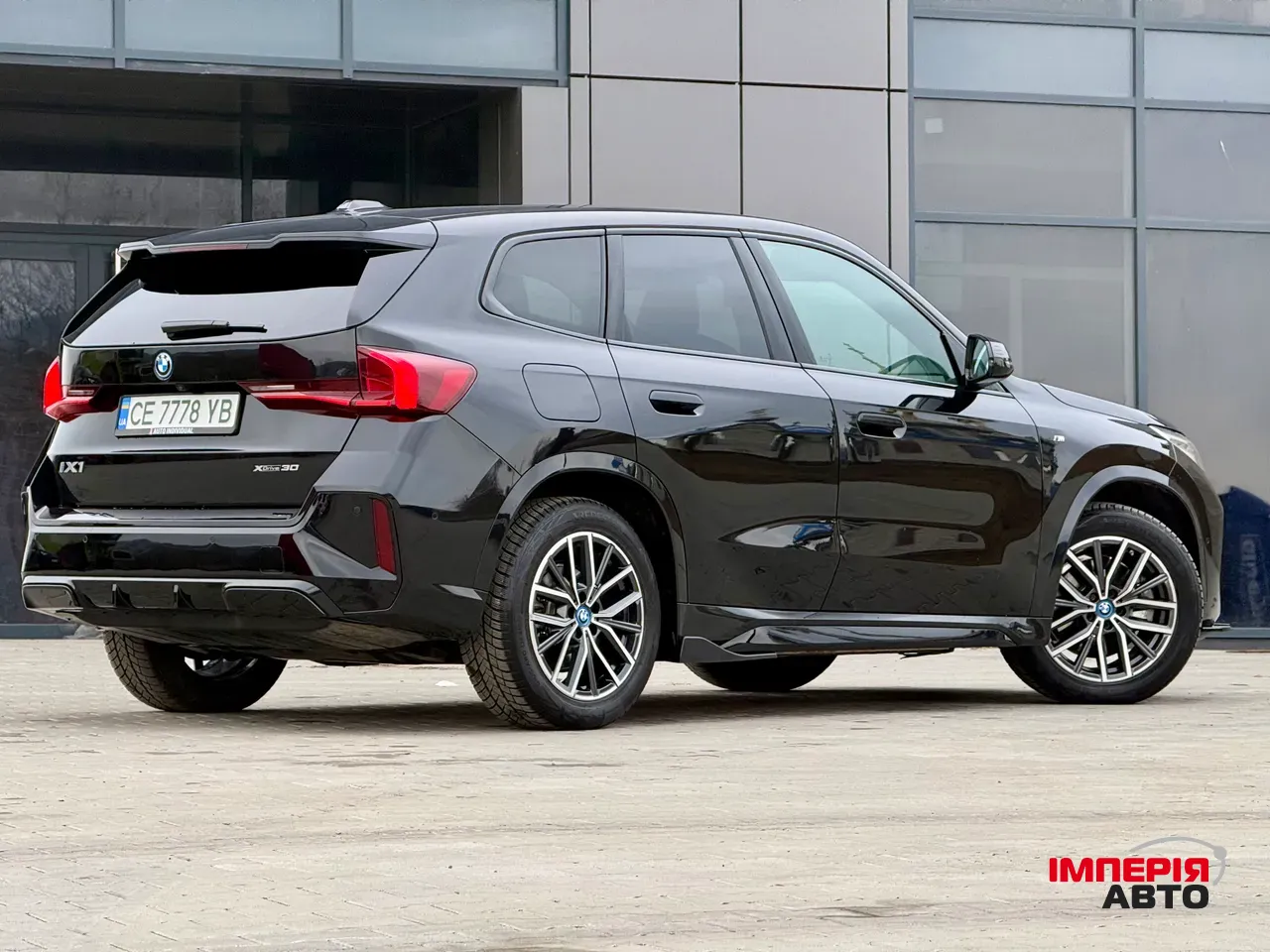 BMW iX1 - фото 4