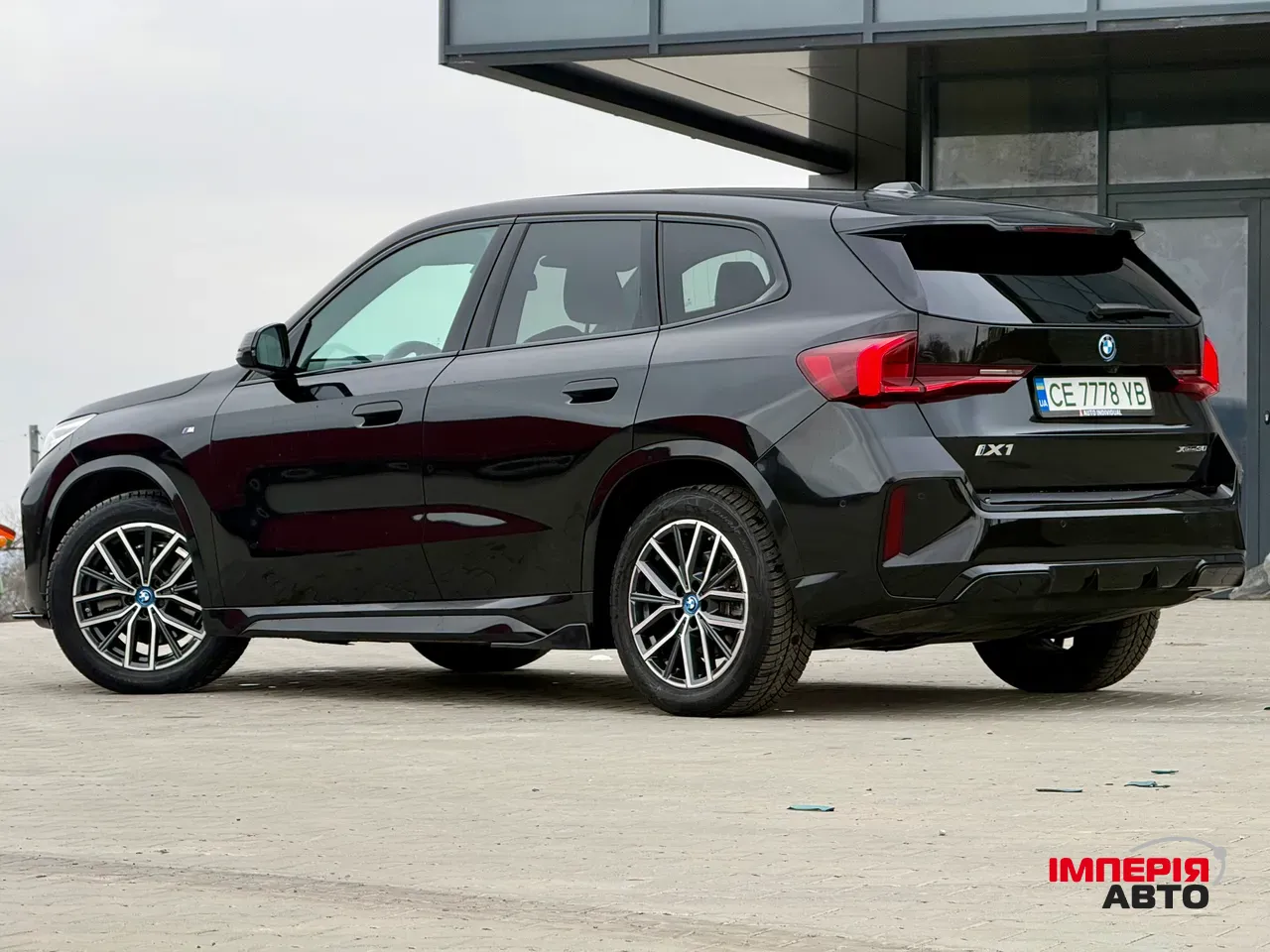 BMW iX1 - фото 2