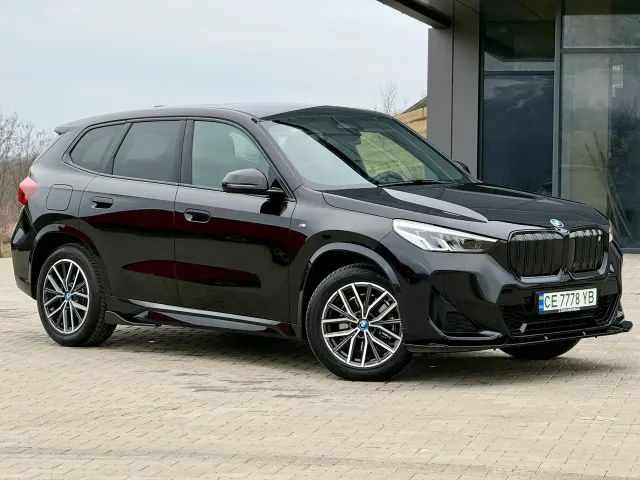 BMW iX1 - фото 3