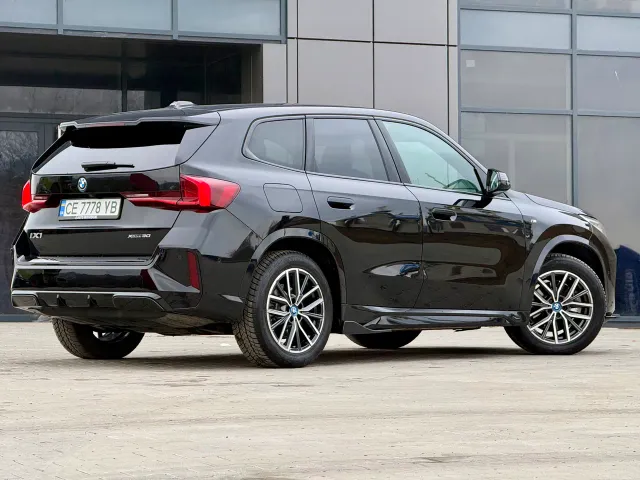 BMW iX1 - фото 4