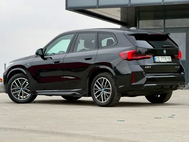 BMW iX1 - фото 2
