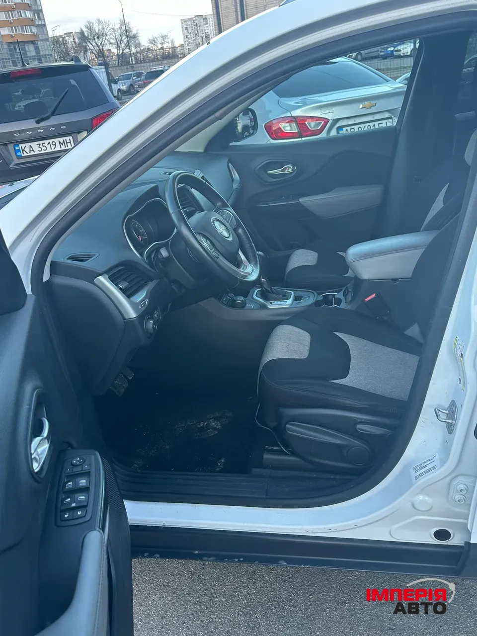 Jeep Cherokee - фото 3