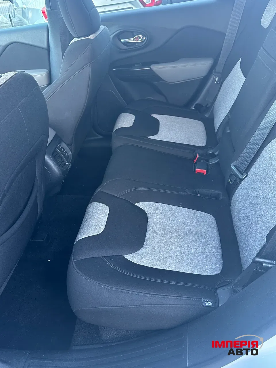 Jeep Cherokee - фото 5