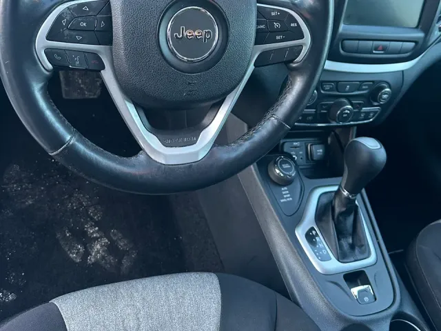 Jeep Cherokee - фото 4