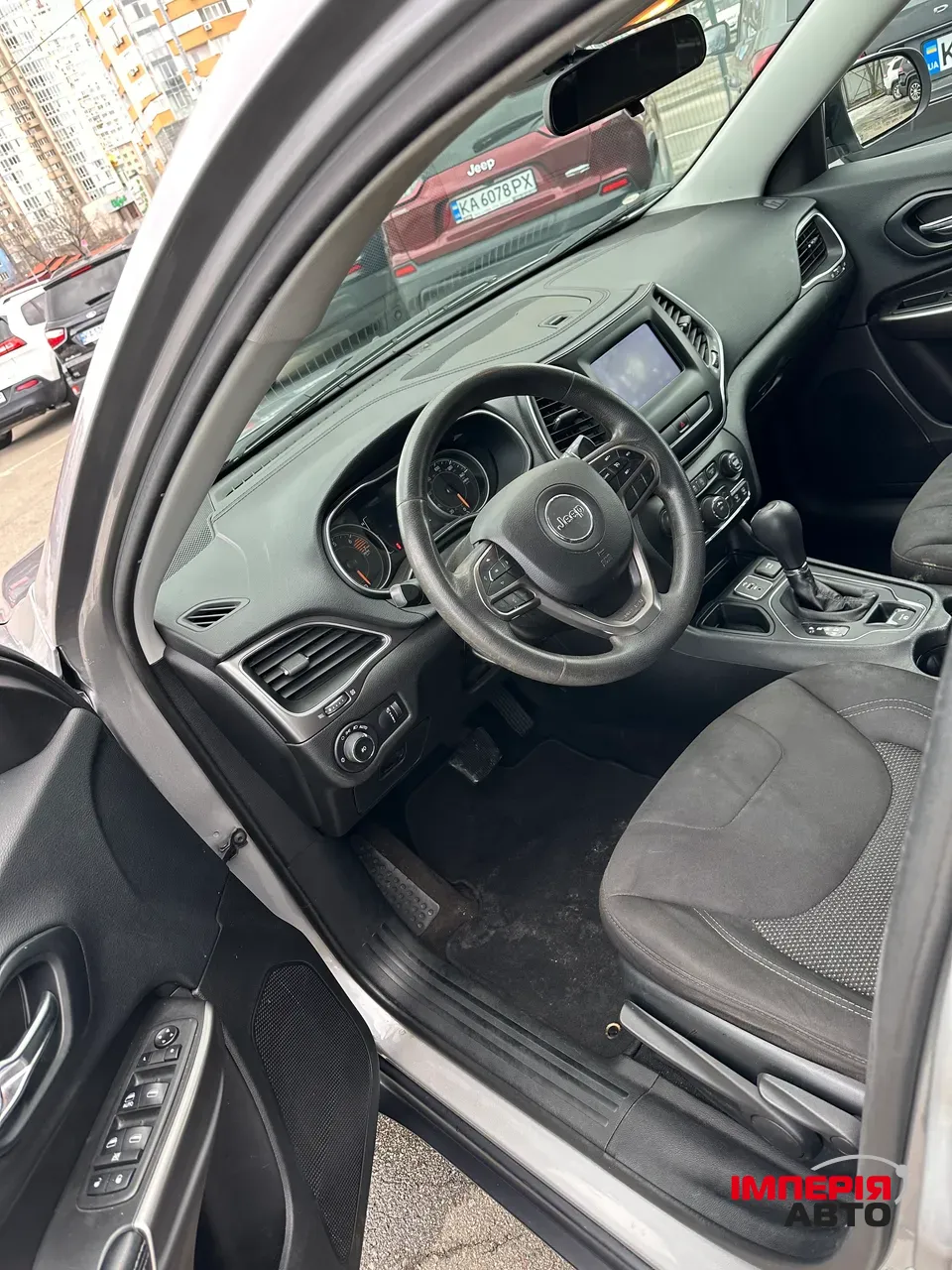 Jeep Cherokee - фото 3