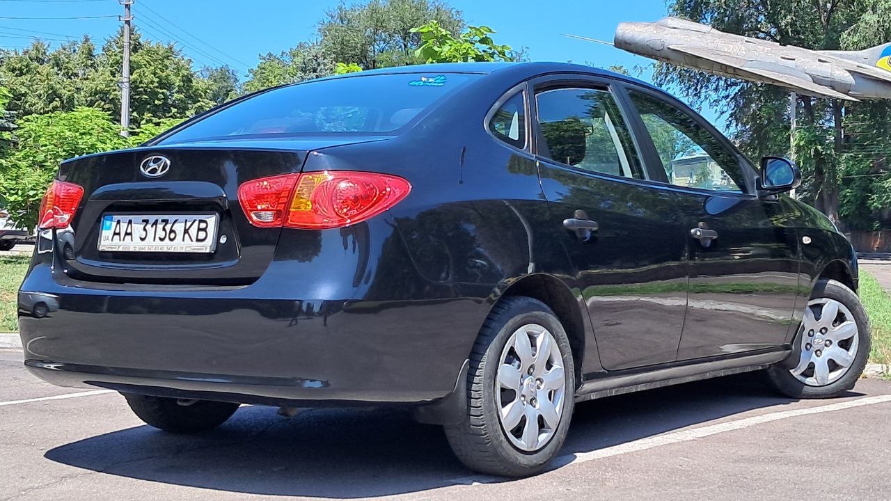 Hyundai Elantra - фото 12