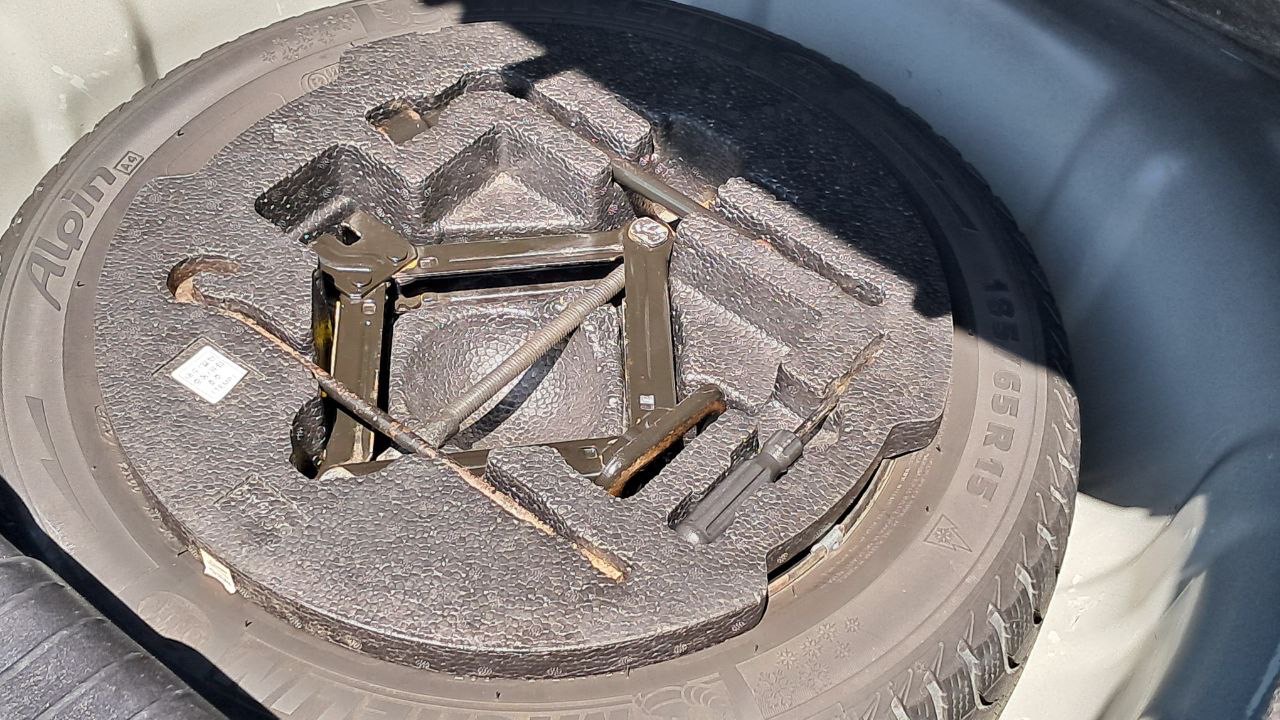 Hyundai Elantra - фото 16