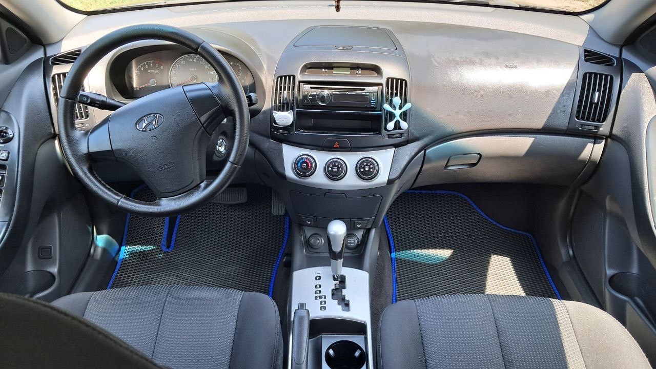 Hyundai Elantra - фото 19