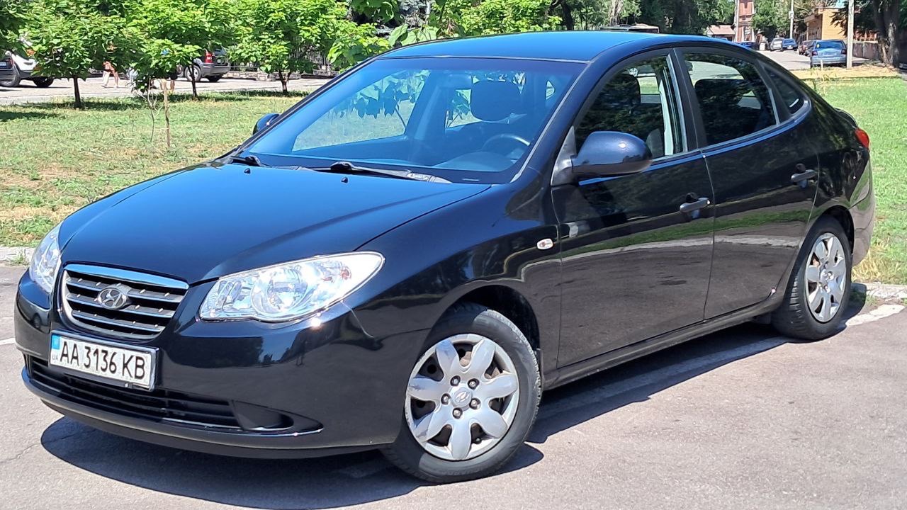 Hyundai Elantra - фото 1