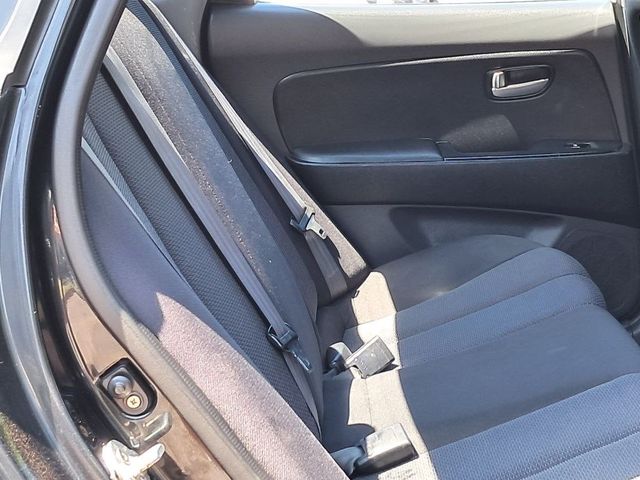 Hyundai Elantra - фото 1