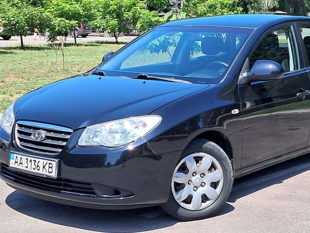 Hyundai Elantra - фото 3