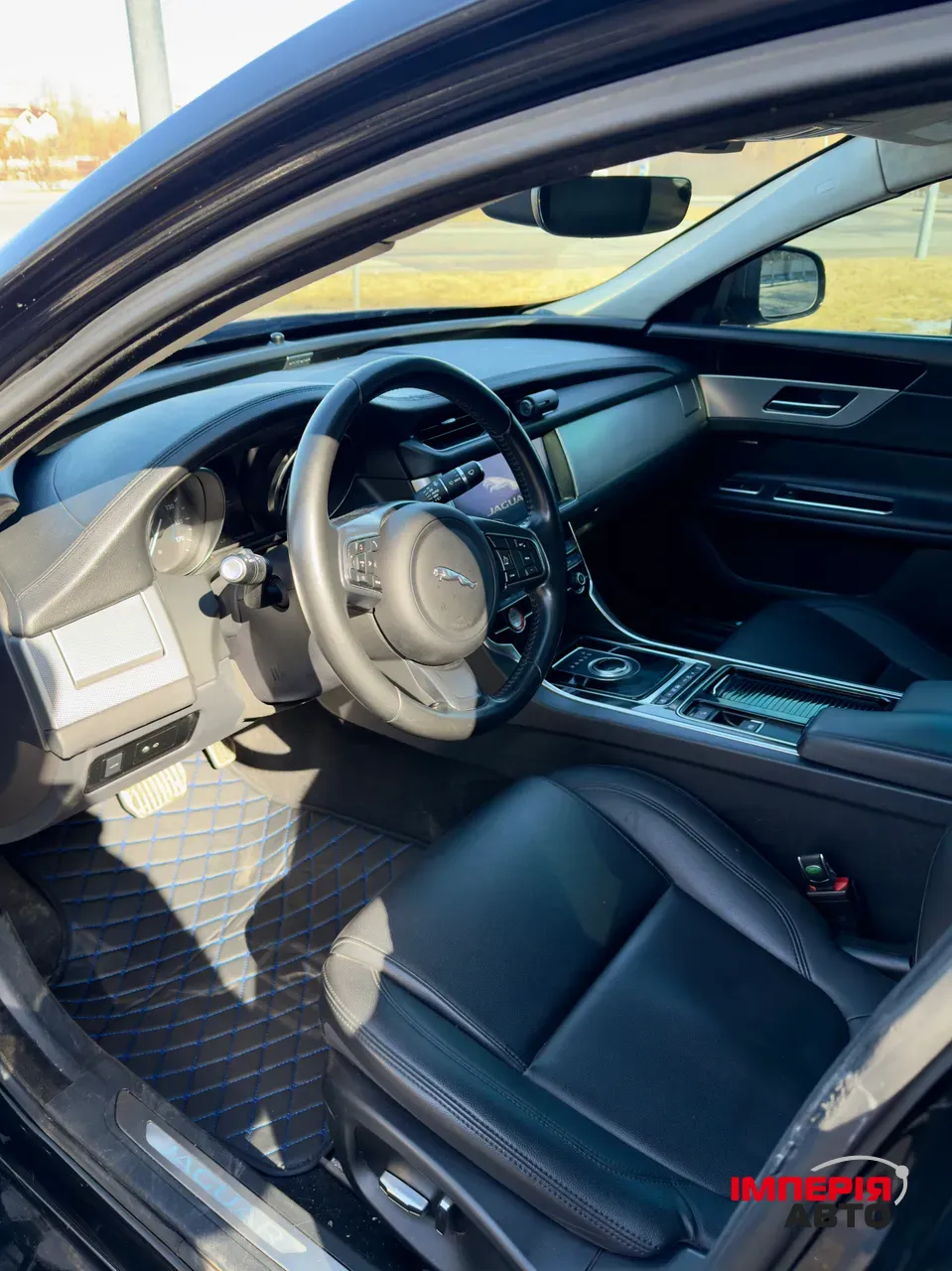 Jaguar XF - фото 12