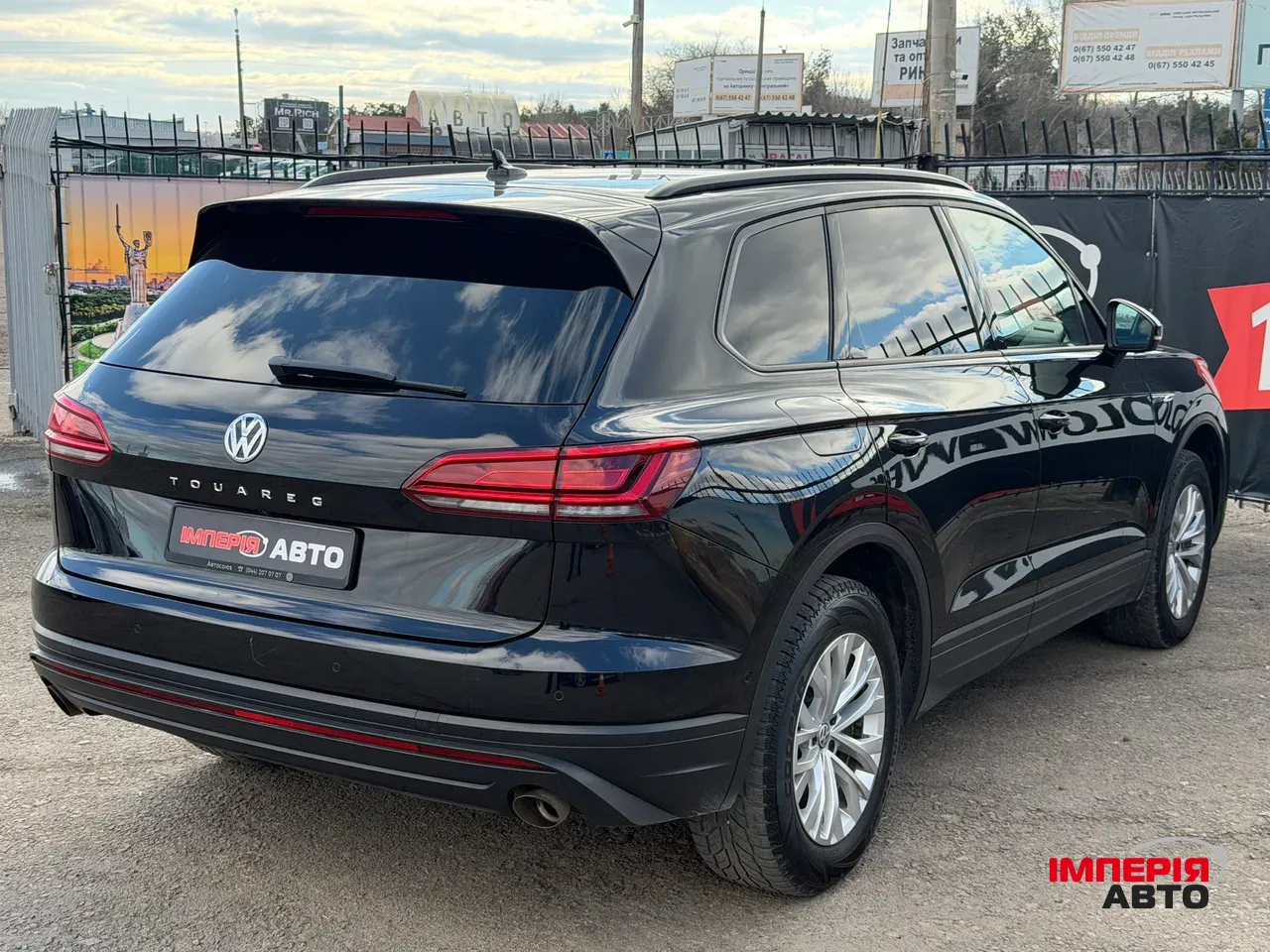 Volkswagen Touareg - фото 6