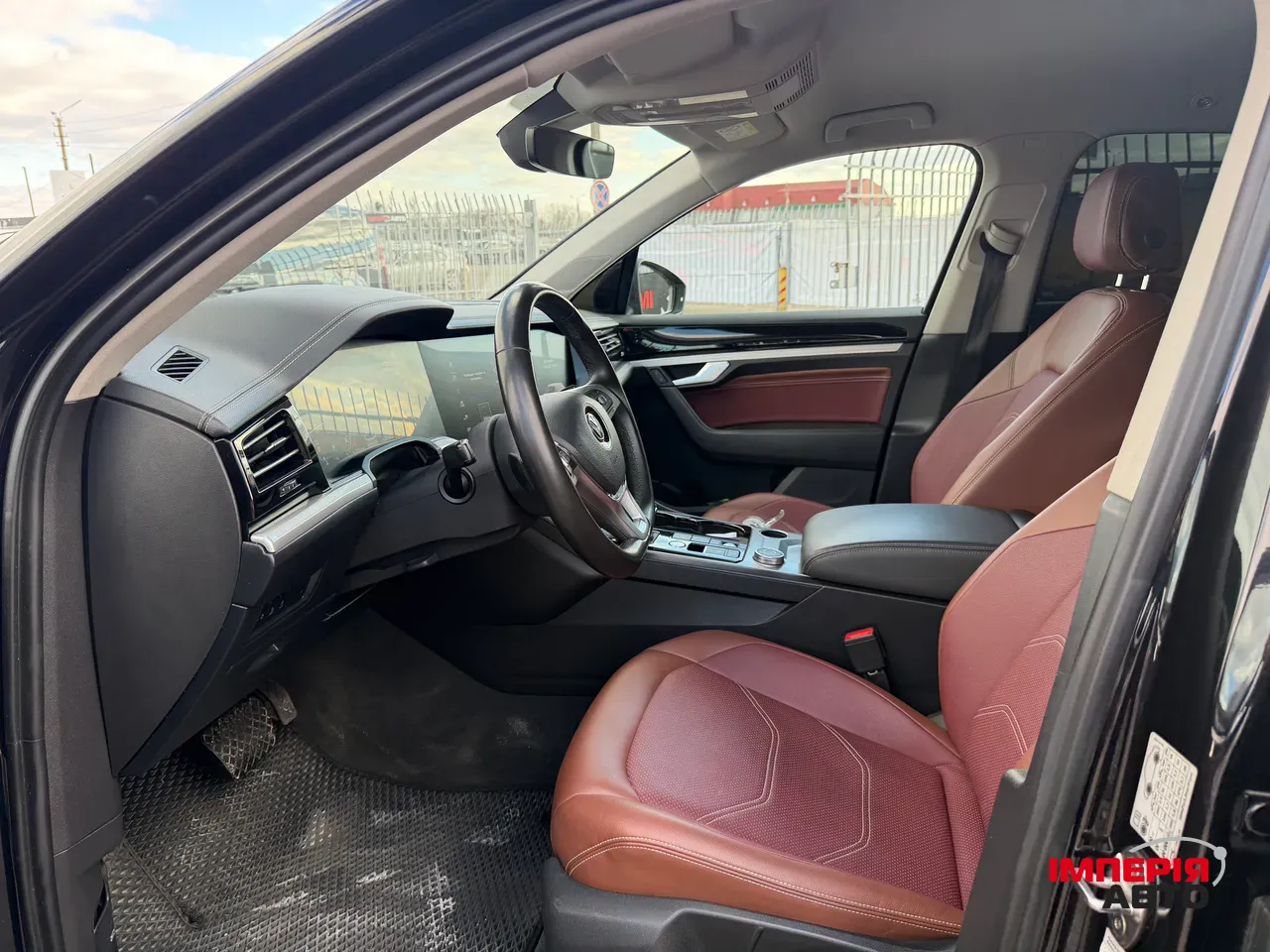 Volkswagen Touareg - фото 12