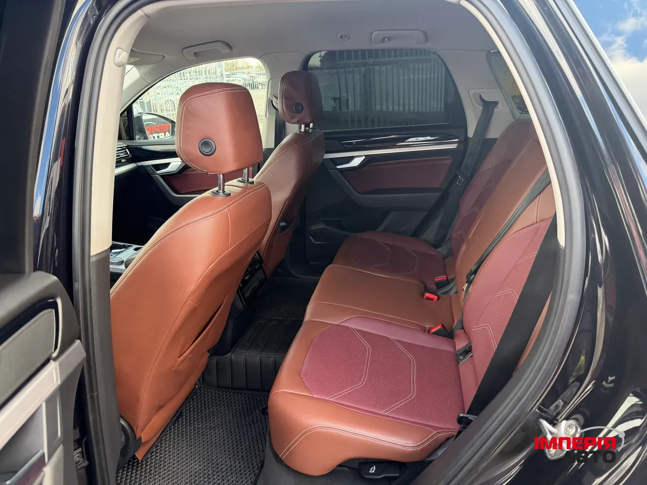 Volkswagen Touareg - фото 13