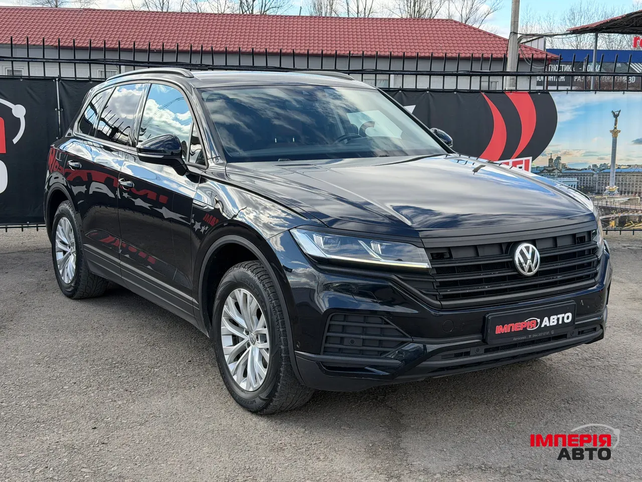 Volkswagen Touareg - фото 1